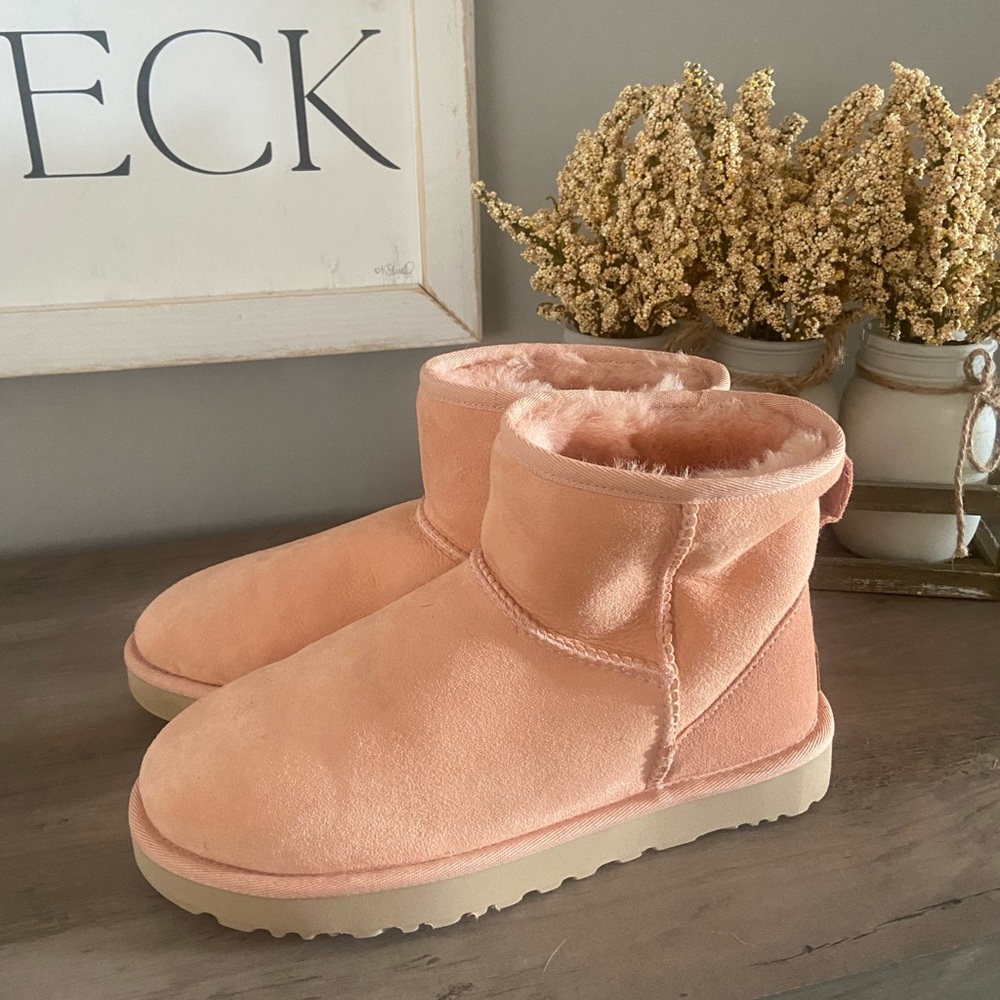 Women’s Short Uggs NEW